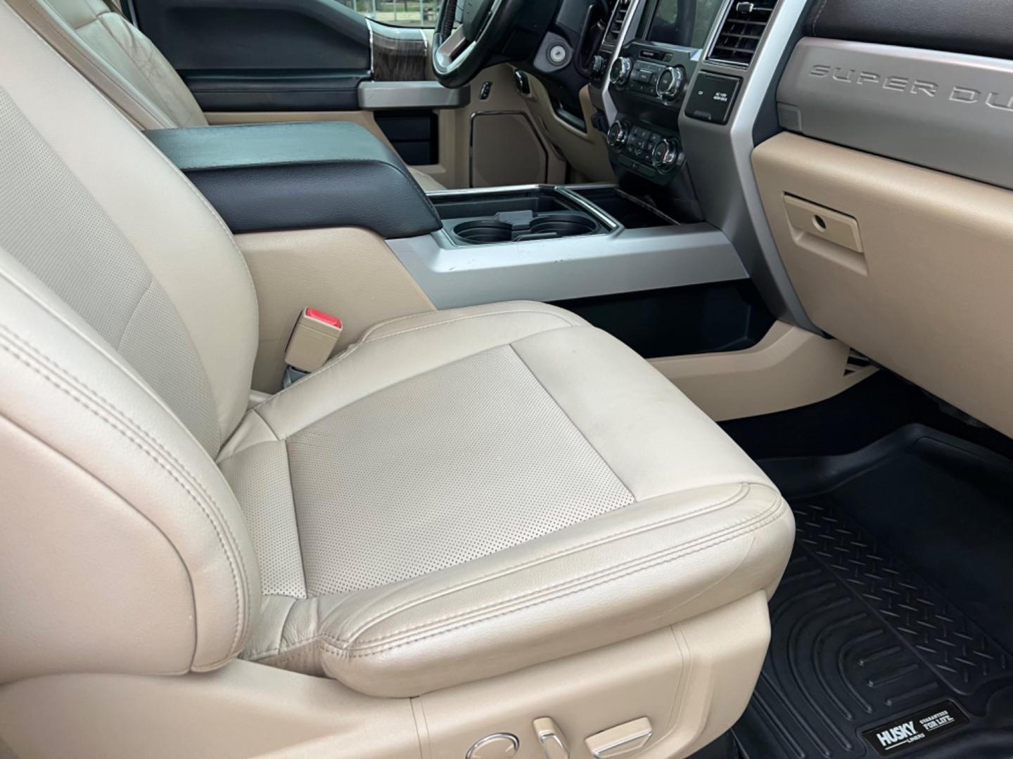 2019 White /Tan Ford F-250 SD Lariat (1FT7W2BT8KE) with an 6.7 Powerstroke Diesel engine, Automatic transmission, located at 4520 Airline Hwy, Baton Rouge, LA, 70805, (225) 357-1497, 30.509325, -91.145432 - 2019 Ford F250 Crew Cab Lariat 4WD 6.7 Powerstroke Diesel, 156K Miles, Leather Seats, Fully Loaded, Backup Camera, Sunroof Does Not Go Back, Bed Cover, B&W Gooseneck, Tow Pkg. NO IN HOUSE FINANCING. FOR INFO PLEASE CONTACT JEFF AT 225 357-1497 CHECK OUT OUR A+ RATING WITH THE BETTER BUSINESS BUREAU - Photo#10